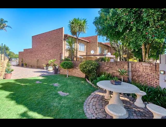 3 BEDROOM TOWNHOUSE FOR SALE IN CROYDON